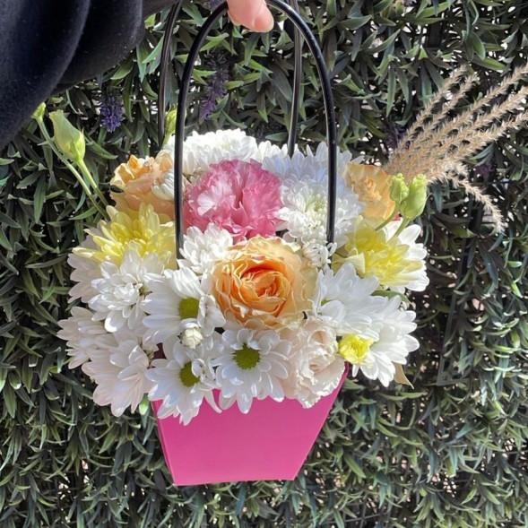 Композиция в коробке «Весеннее пробуждение»  в Приморском