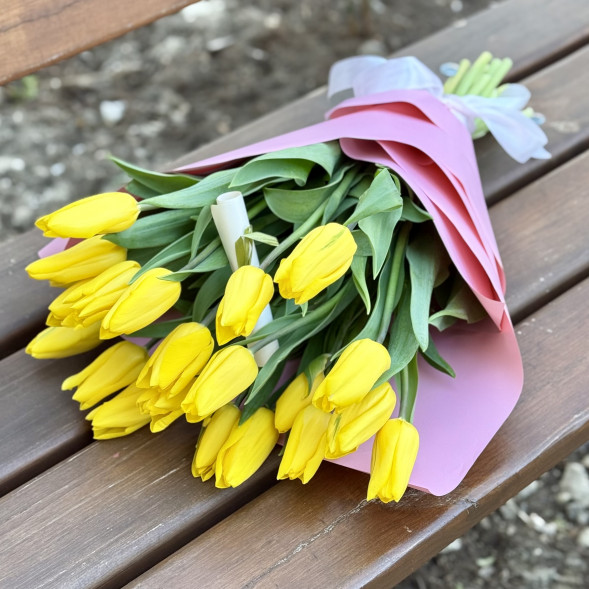 21 желтый тюльпан в Приморском