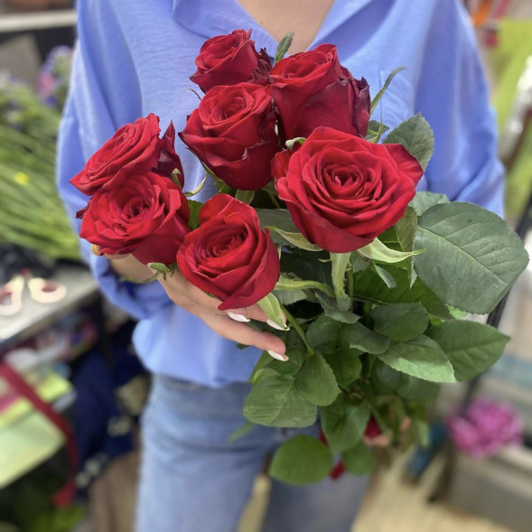 Букет 7 красных роз в Приморском