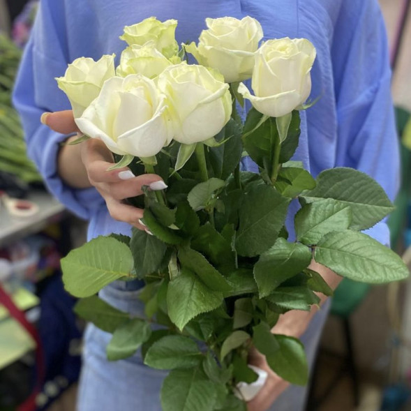 Букет 7 белых роз в Приморском