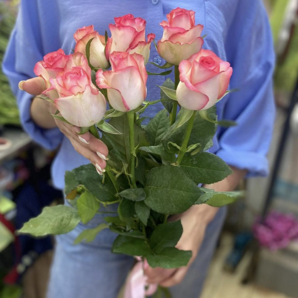 Букет 7 розовых роз в Приморском