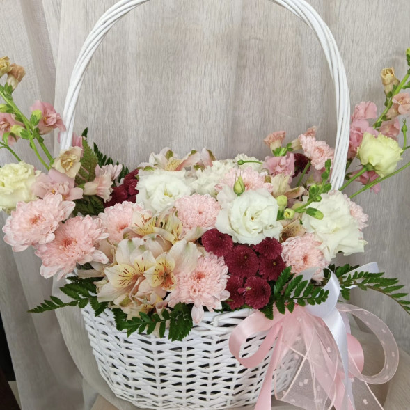 Композиция в корзине «Симпатичная лодочка» в Приморском