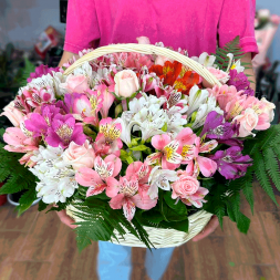 Композиция в корзине "Весенний бриз"