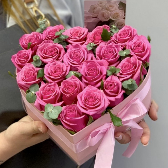 Розы в коробке «Сердце» в Приморском