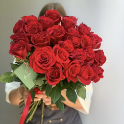 27 красных импортных роз, лента
