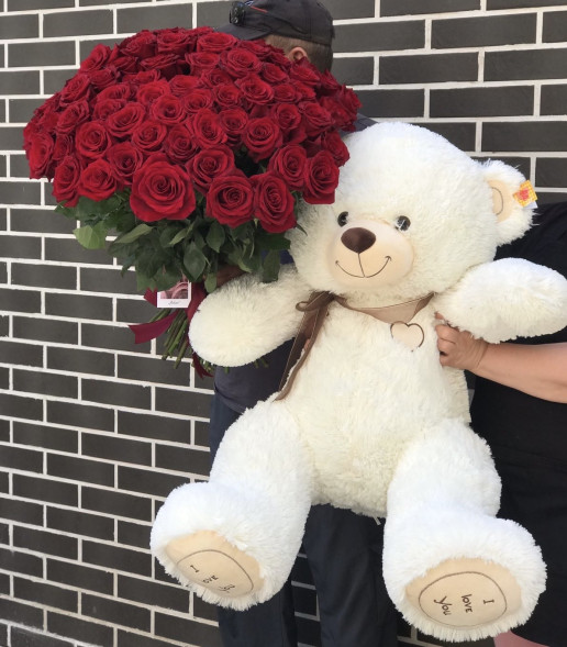 Подарочный набор из 51 красной розы и большого плюшевого мишки в Приморском