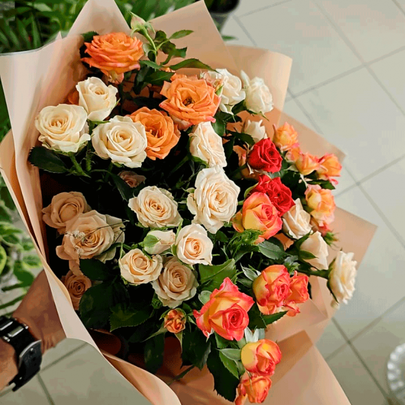 Букет 7 кустовых роз в Приморском