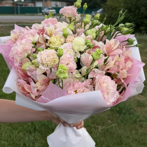 Букет из альстромерий и эустом Зефирное настроение в Приморском