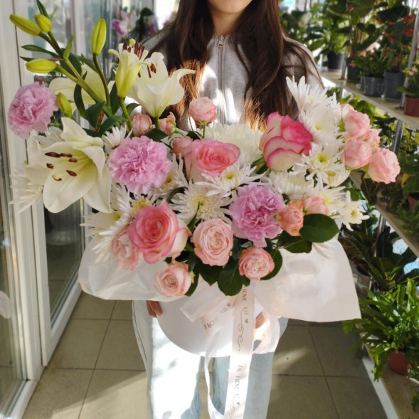 Композиция в коробке «Белый вальс»  в Приморском