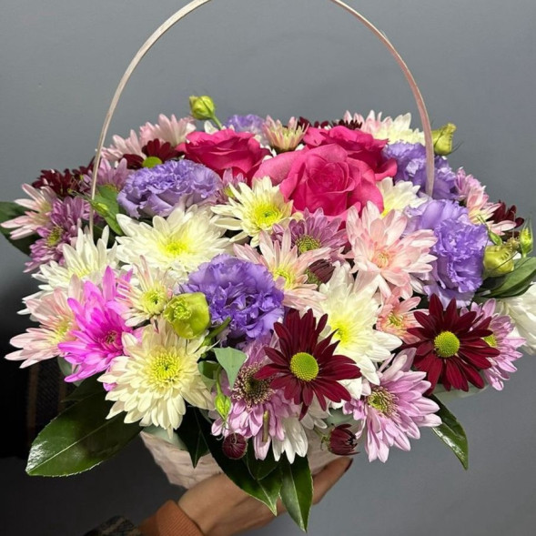 Композиция в корзине «Палитра нежности» в Приморском